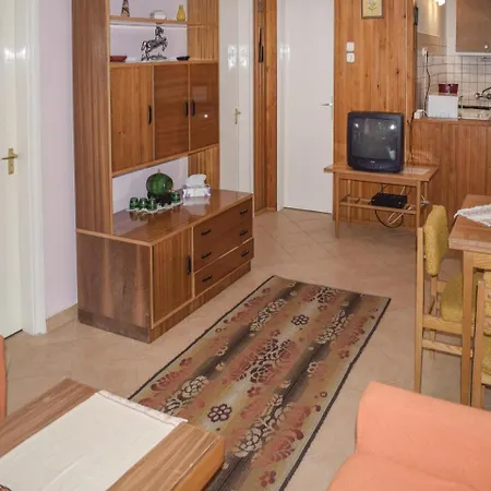 Two-bedroom Holiday In Balatonfenyves